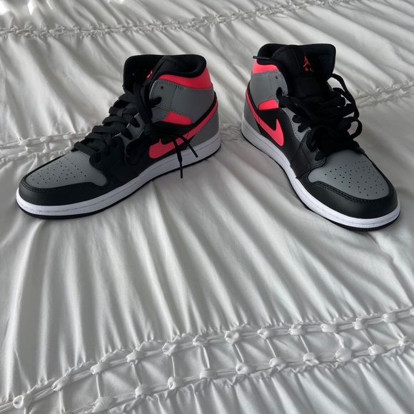 Women’s Air Jordan’s - Picture 3 of 5